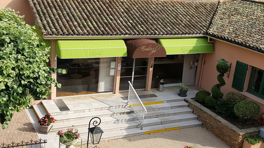 Hotel Restaurant Emile Job Montmerle-sur-Saone Exteriör bild
