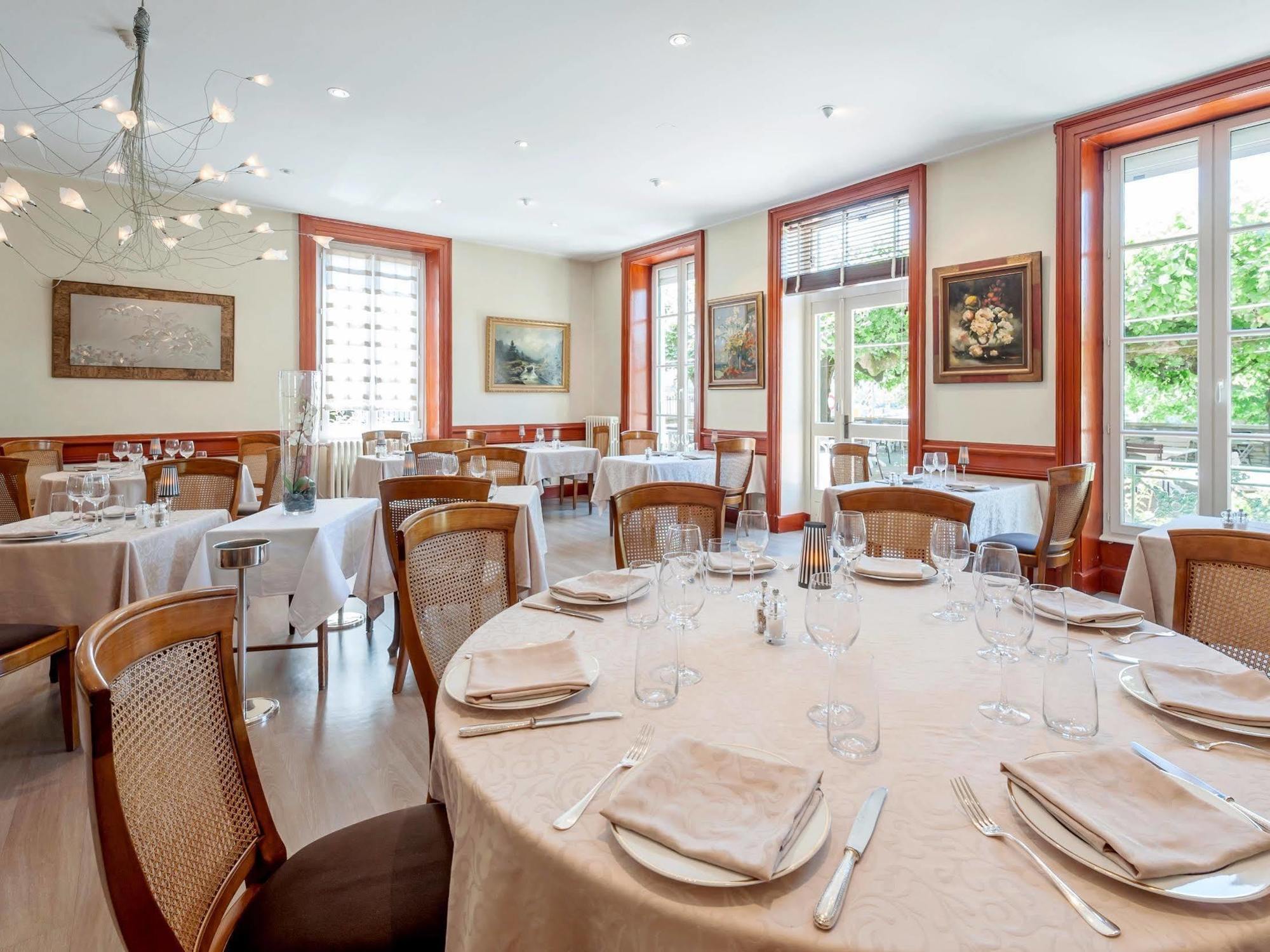 Hotel Restaurant Emile Job Montmerle-sur-Saone Exteriör bild