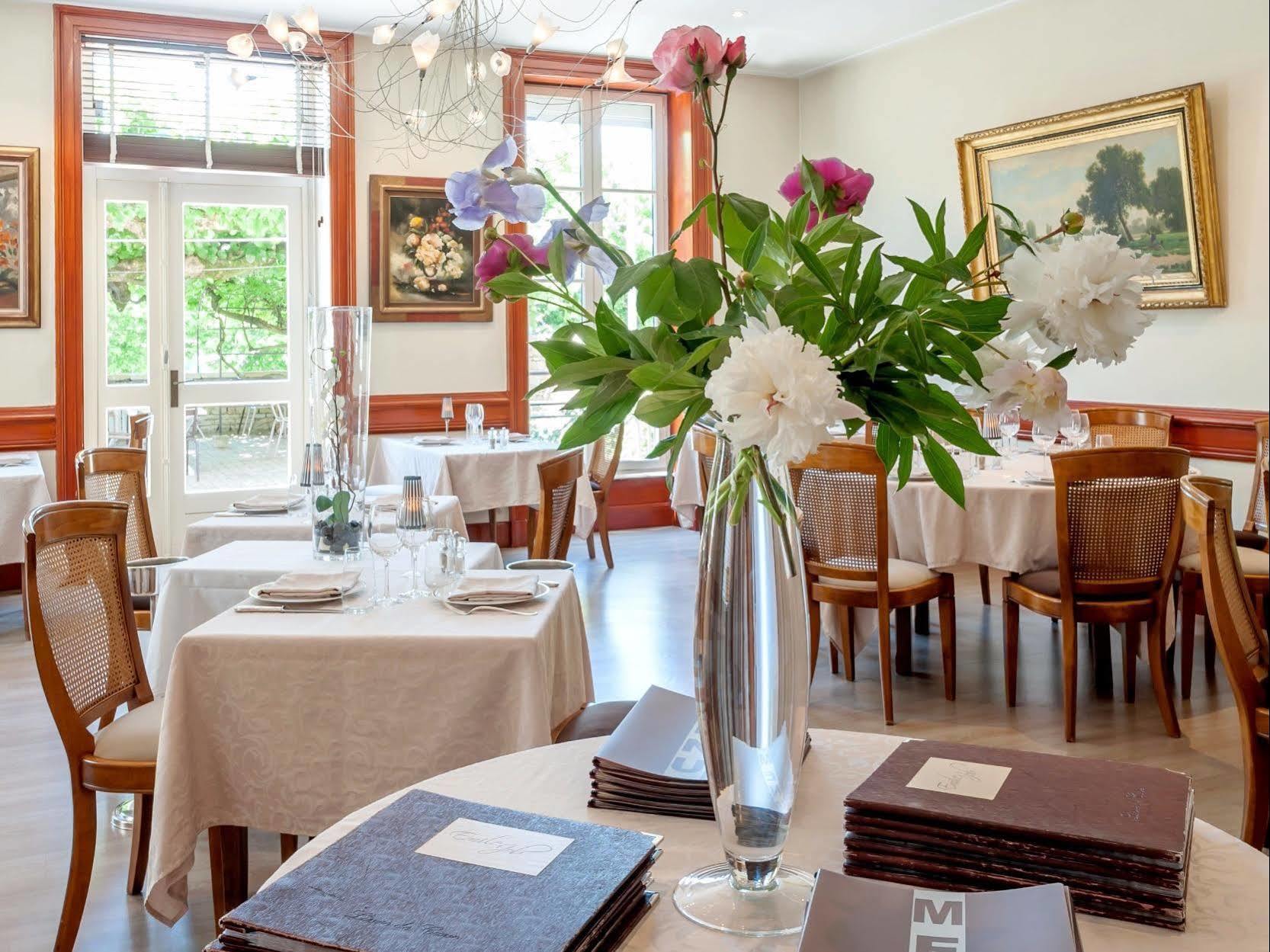 Hotel Restaurant Emile Job Montmerle-sur-Saone Exteriör bild
